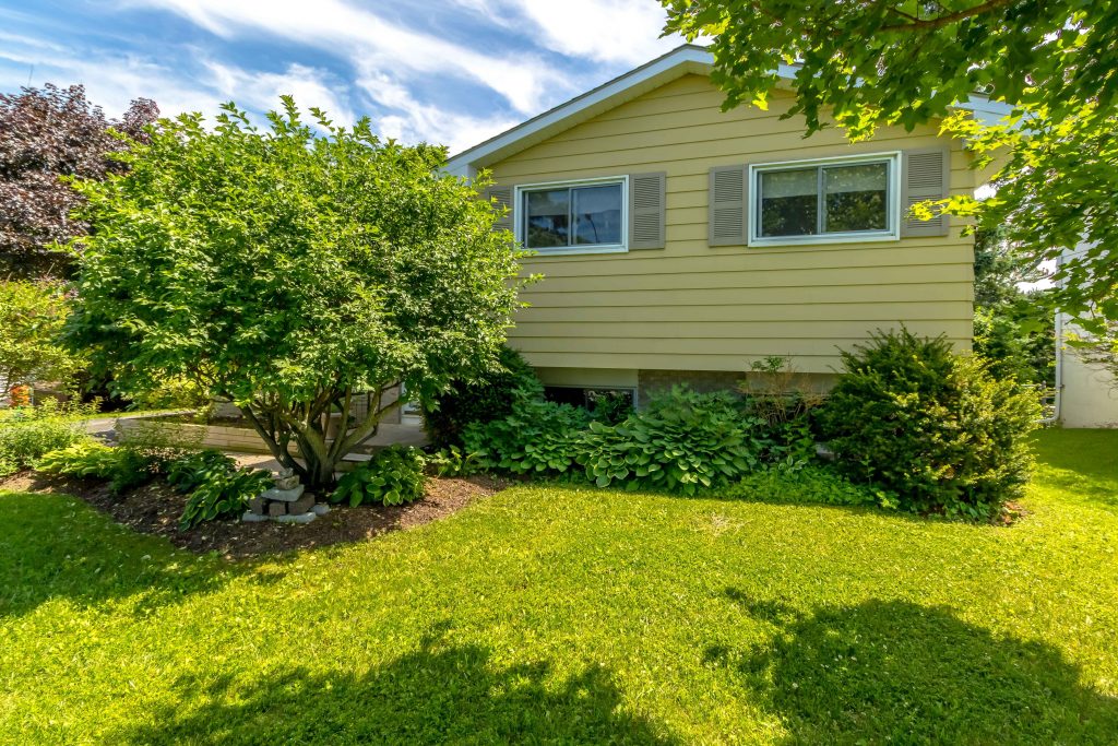 6 Huff Ave, Amherstview SOLD MaryKathryn MacKenzie, Sales